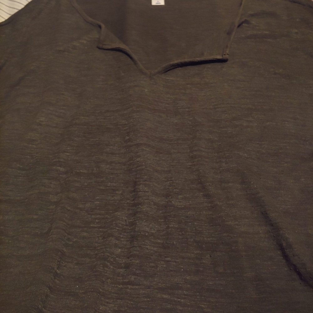 Army green old navy tee shirt